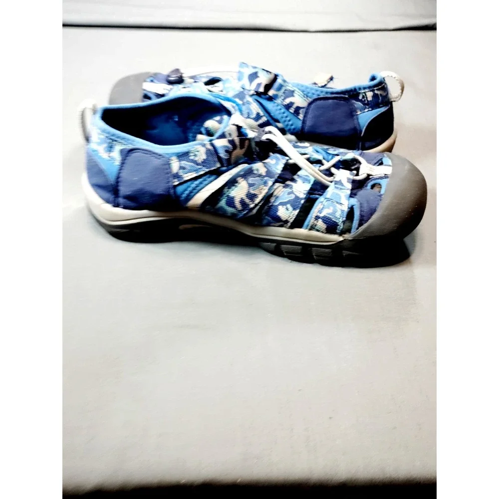 KEEN Newport H2 Unisex Kids Sz 4 Sandals Blue Camouflage Closed Toe Waterproof